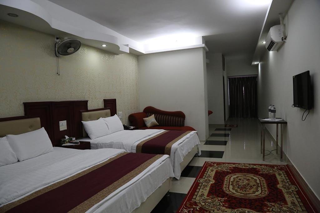 Hotel City Plaza Джессор Экстерьер фото